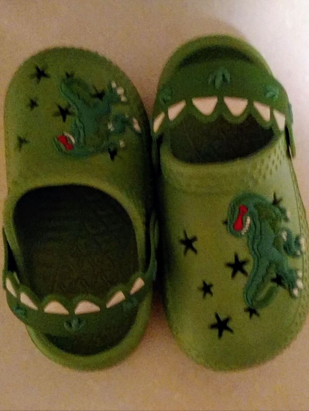 Kids Green Dinosaur Clogs Shoes Unisex NWOT Large Size 9 - 10